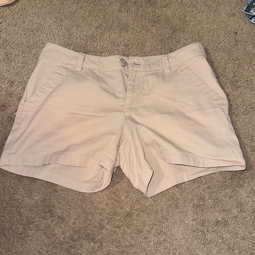Size 6 khaki Columbia short with 4 inch inseam